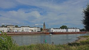 Skyline van Zutphen, de omgeving waar DS Uitvaartbegeleiding families persoonlijk begeleidt bij een afscheid
